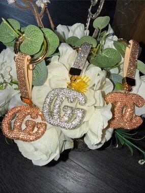 You choose Crystal Keychain -Rhinestone